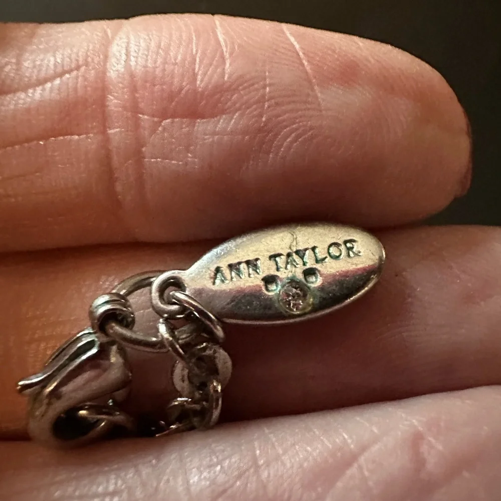 And Taylor retired peace. Silver Pearl Necklace - Picture 4 of 4